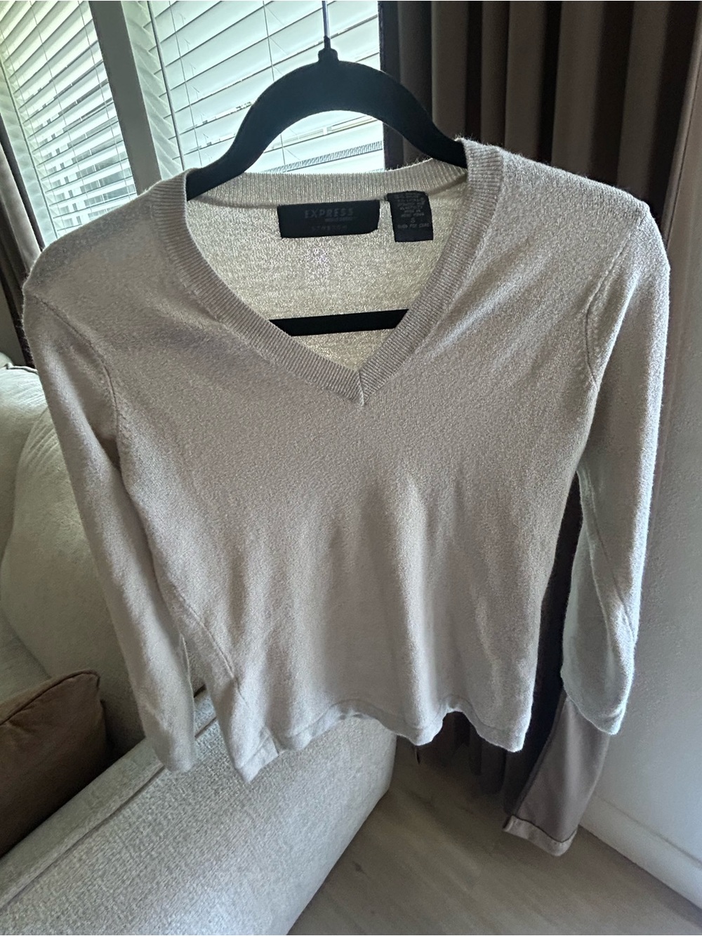 Express Women's Light Taupe V-Neck Lightweight Sweater